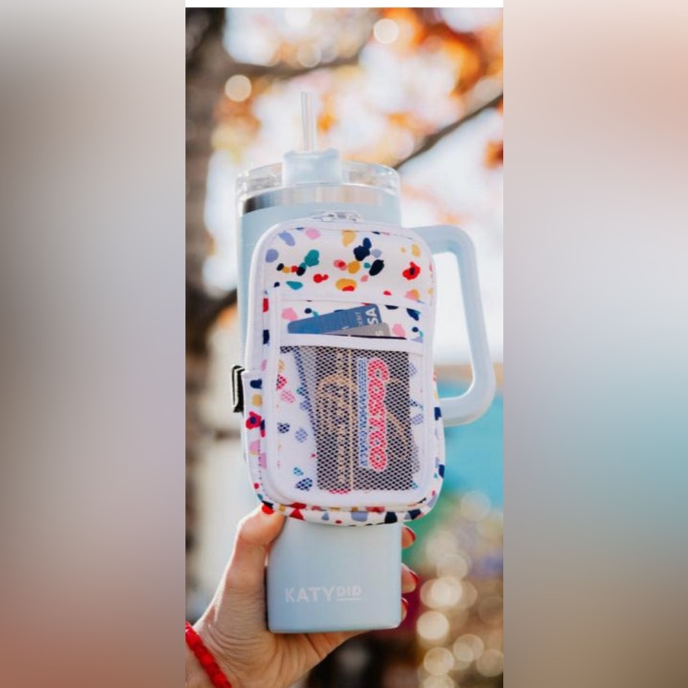 Katydid
CONFETTI PRINT TUMBLER ZIPPER POUCH FOR PHONE
